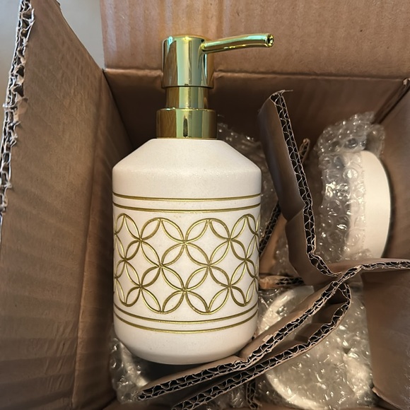 Sweet Home Collection Bathroom Accessories Sets Unique Collections, 4 Piece, - Picture 3 of 3